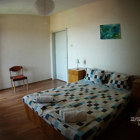 Danis Fewo House דירה *