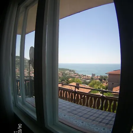 Daire Danis Fewo House *