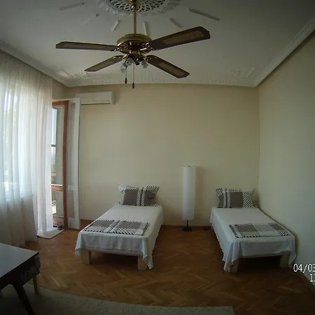 Daire Danis Fewo House *
